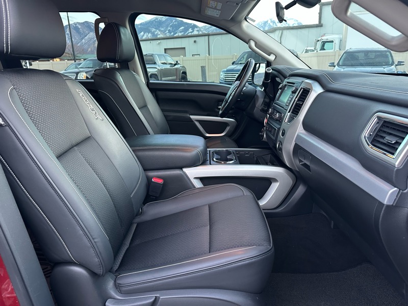 Nissan Titan PRO-4X Crew Cab 4WD 2019