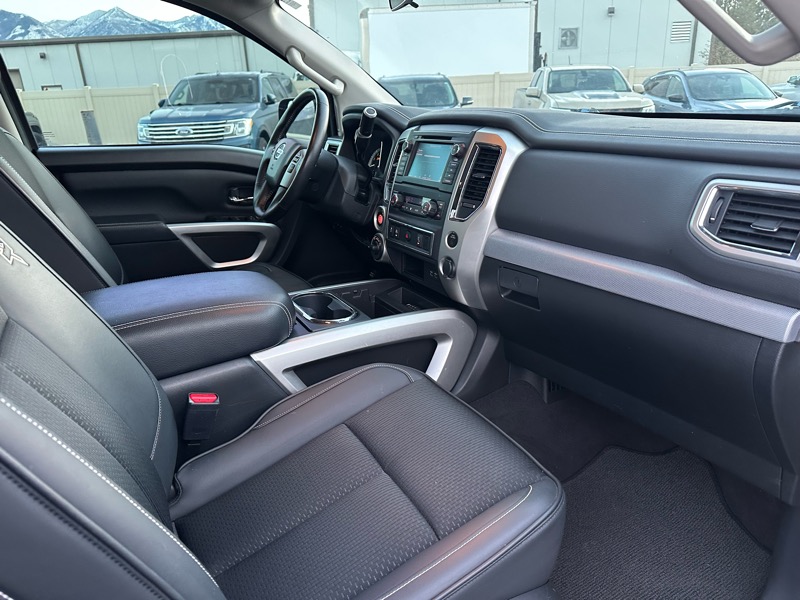Nissan Titan PRO-4X Crew Cab 4WD 2019
