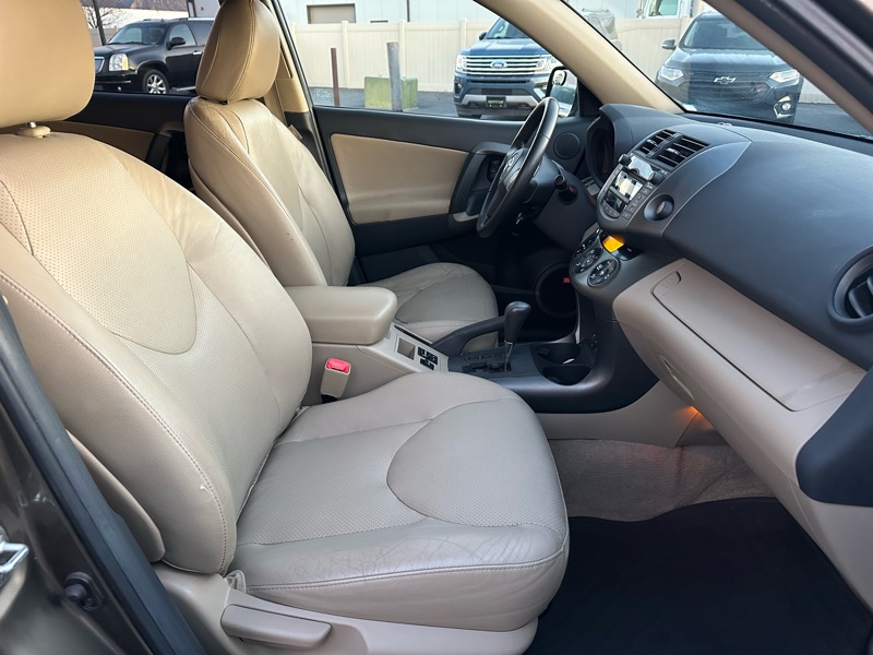 Toyota RAV4 Limited V6 4WD 2011