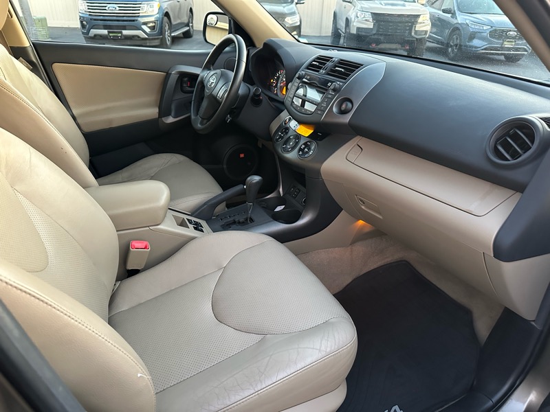 Toyota RAV4 Limited V6 4WD 2011