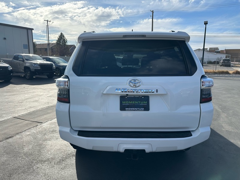 Toyota 4Runner SR5 4WD 2022