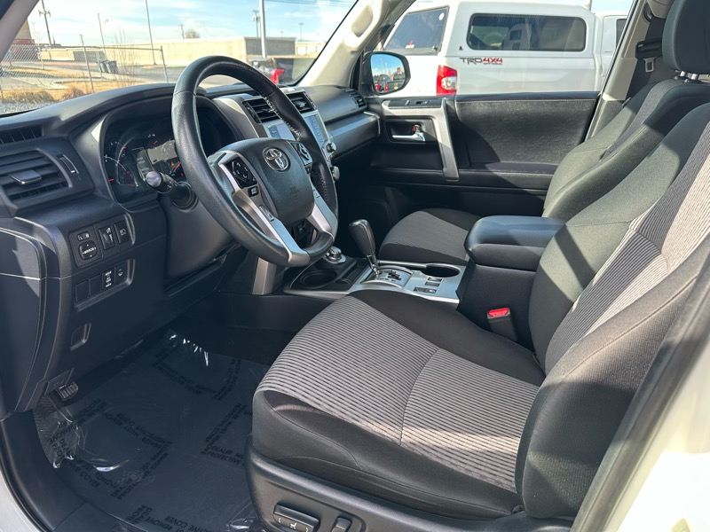 Toyota 4Runner SR5 4WD 2022