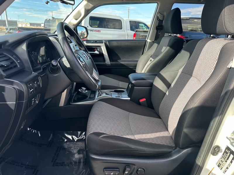 Toyota 4Runner SR5 4WD 2022