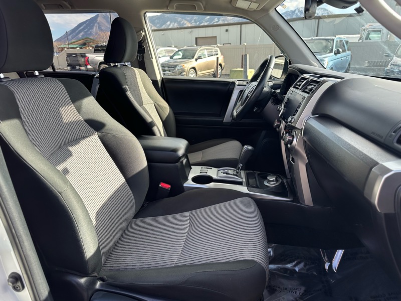 Toyota 4Runner SR5 4WD 2022