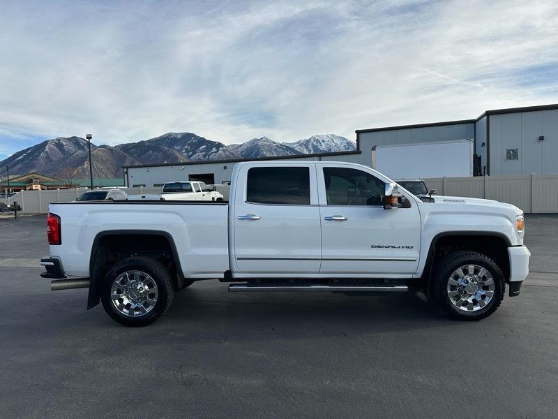 GMC Sierra 2500HD Denali Crew Cab 4WD 2019