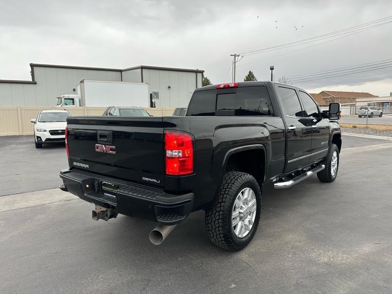 GMC Sierra 2500HD Denali Crew Cab 4WD 2017