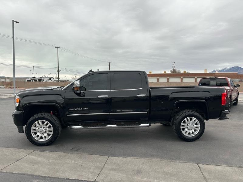 GMC Sierra 2500HD Denali Crew Cab 4WD 2017
