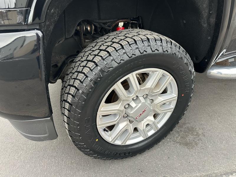 GMC Sierra 2500HD Denali Crew Cab 4WD 2017