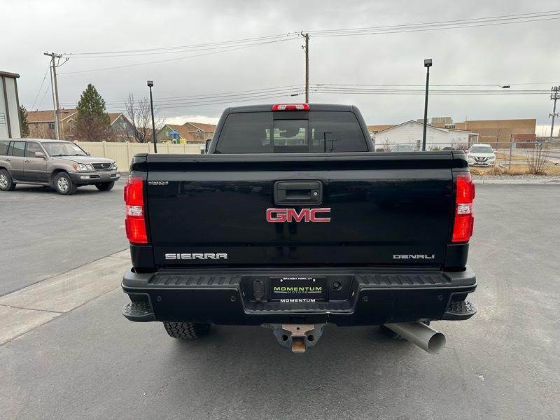 GMC Sierra 2500HD Denali Crew Cab 4WD 2017