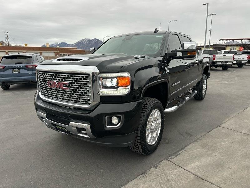GMC Sierra 2500HD Denali Crew Cab 4WD 2017