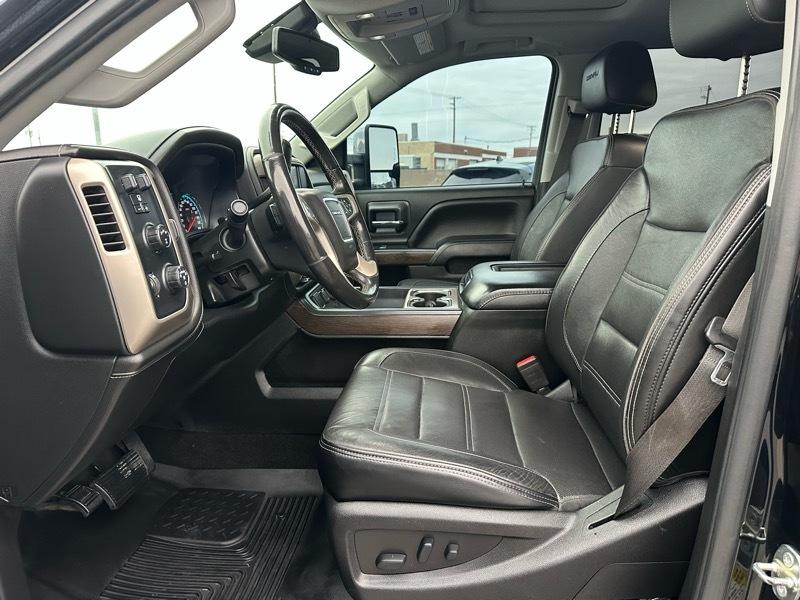 GMC Sierra 2500HD Denali Crew Cab 4WD 2017