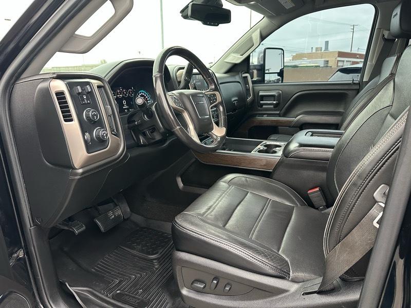 GMC Sierra 2500HD Denali Crew Cab 4WD 2017