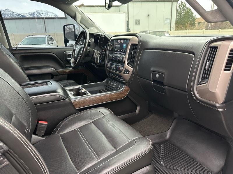 GMC Sierra 2500HD Denali Crew Cab 4WD 2017