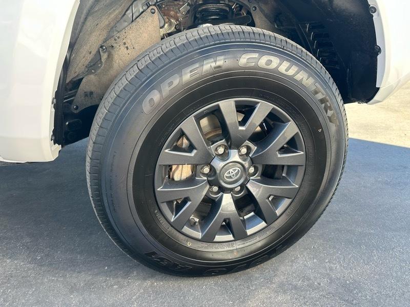 Toyota Tacoma SR5 Dbl Cab 4WD V6 at 2022