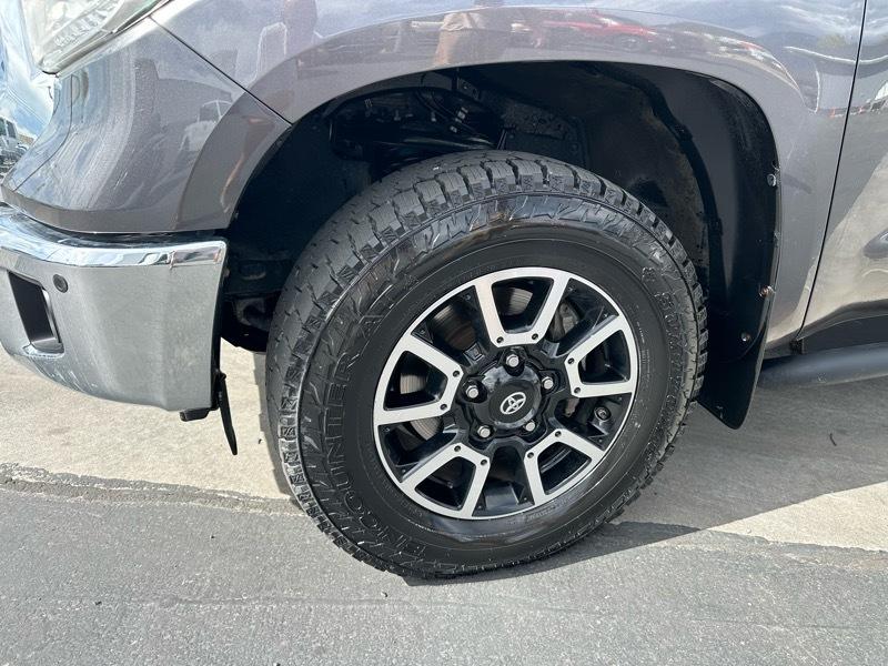 Toyota Tundra Limited 5.7L CrewMax 4WD 2016