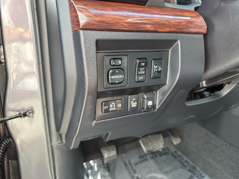 Toyota Tundra Limited 5.7L CrewMax 4WD 2016