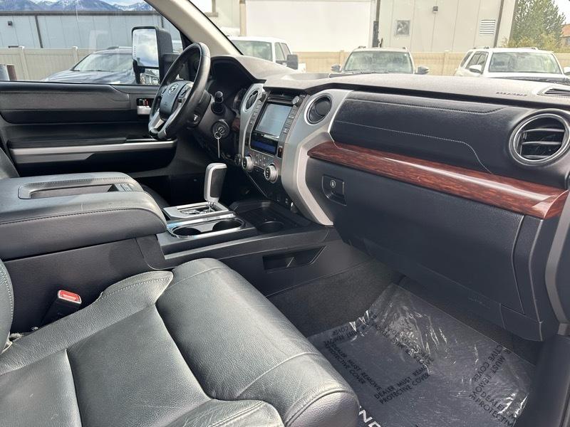 Toyota Tundra Limited 5.7L CrewMax 4WD 2016