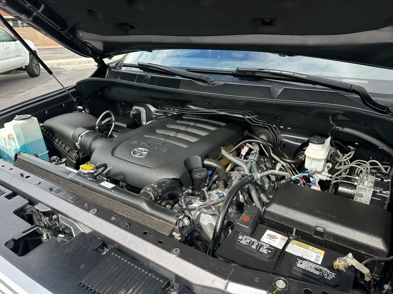 Toyota Tundra Limited 5.7L CrewMax 4WD 2016