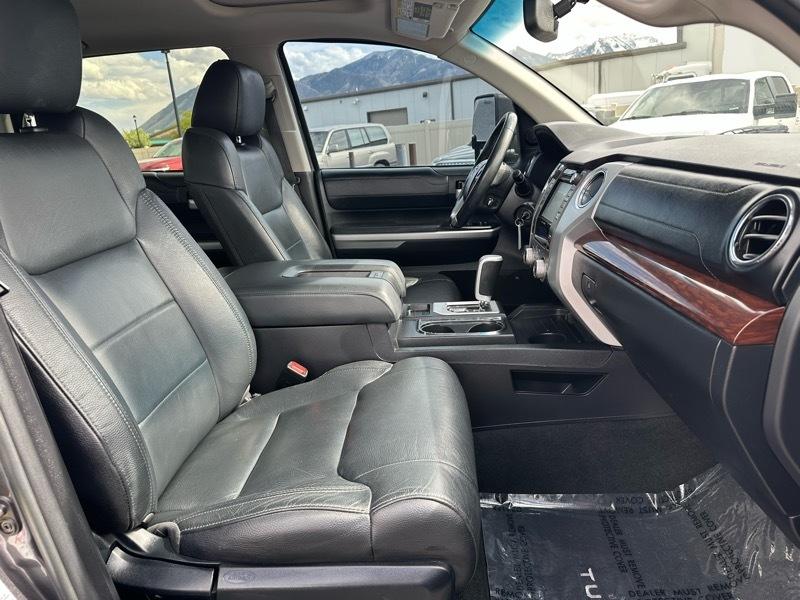 Toyota Tundra Limited 5.7L CrewMax 4WD 2016