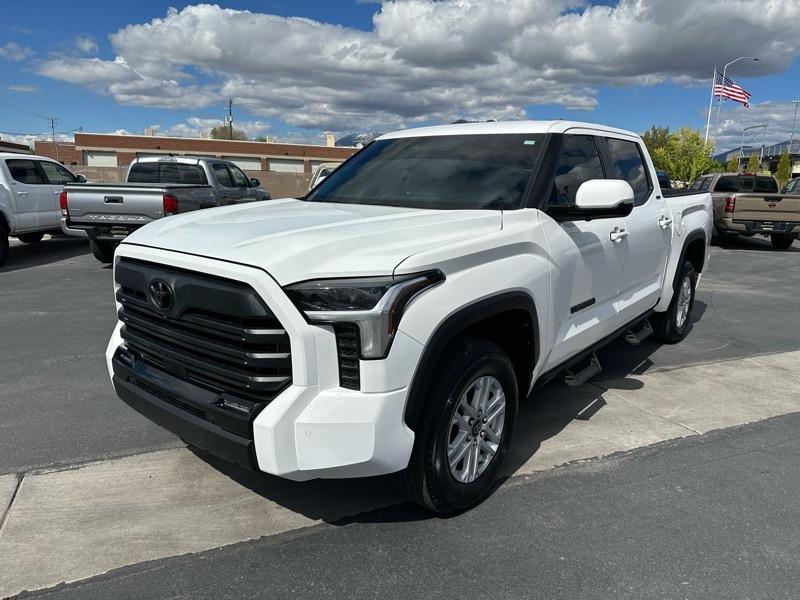 Toyota Tundra SR5 CrewMax 4WD 2025