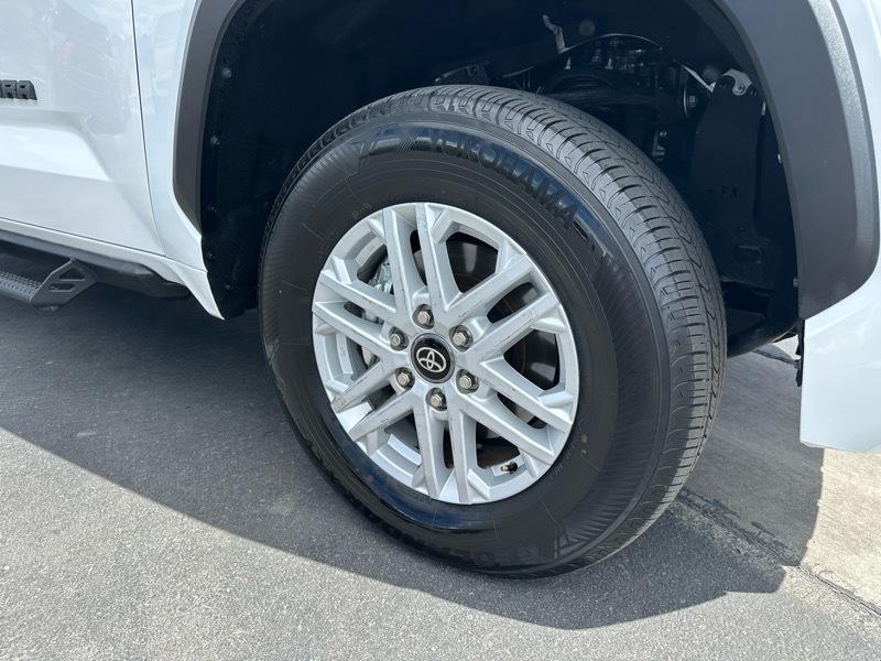 Toyota Tundra SR5 CrewMax 4WD 2025