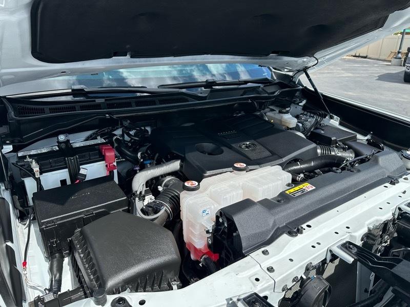 Toyota Tundra SR5 CrewMax 4WD 2025