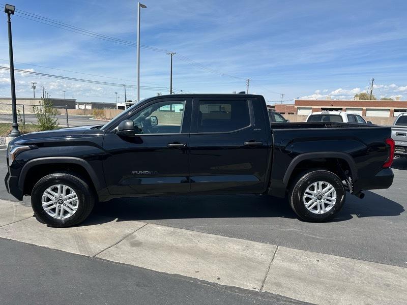 Toyota Tundra SR5 CrewMax 4WD 2026