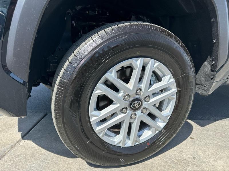 Toyota Tundra SR5 CrewMax 4WD 2026