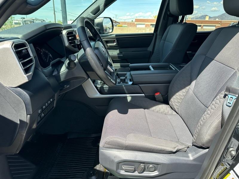 Toyota Tundra SR5 CrewMax 4WD 2026