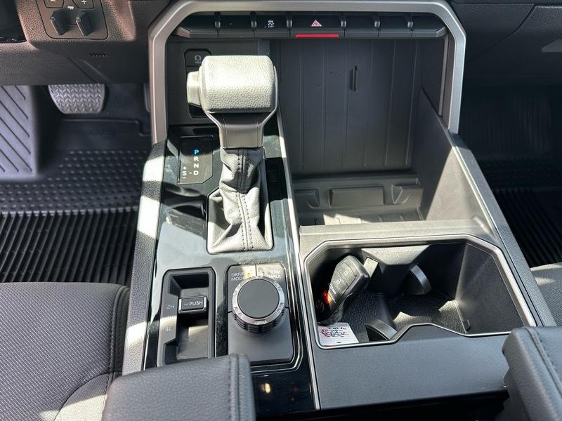 Toyota Tundra SR5 CrewMax 4WD 2026