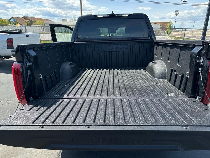 Toyota Tundra SR5 CrewMax 4WD 2026