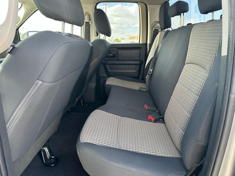 RAM 1500 4WD Crew Cab 149" ST 2012