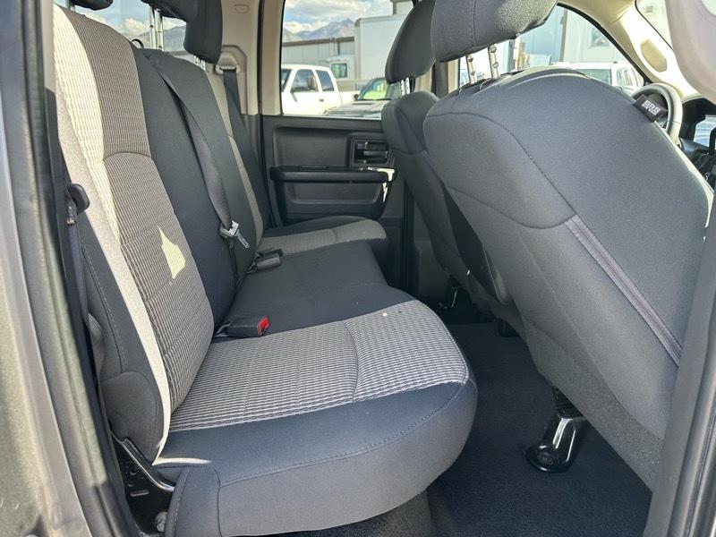 RAM 1500 4WD Crew Cab 149" ST 2012