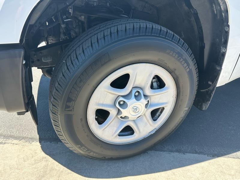 Toyota Tundra SR5 4.6L V8 Double Cab 4WD 2017