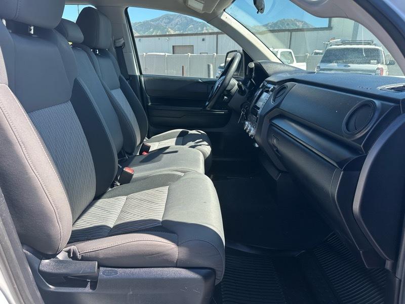 Toyota Tundra SR5 4.6L V8 Double Cab 4WD 2017