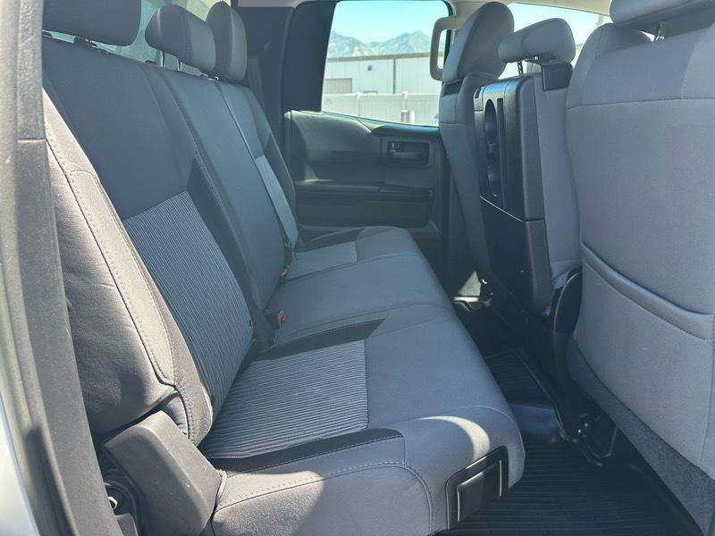 Toyota Tundra SR5 4.6L V8 Double Cab 4WD 2017