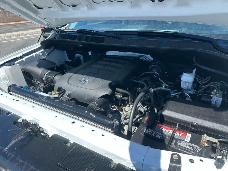 Toyota Tundra SR5 4.6L V8 Double Cab 4WD 2017