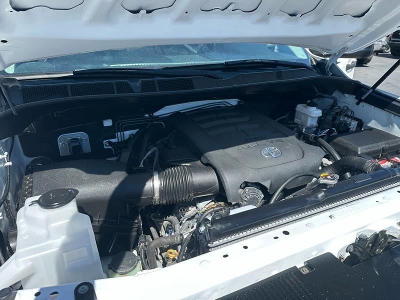 Toyota Tundra SR5 4.6L V8 Double Cab 4WD 2017