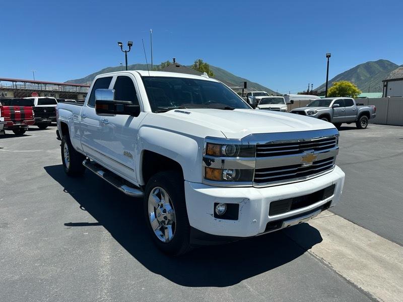 2015 Chevrolet Silverado 2500HD High Country Crew Cab Short Box 4WD