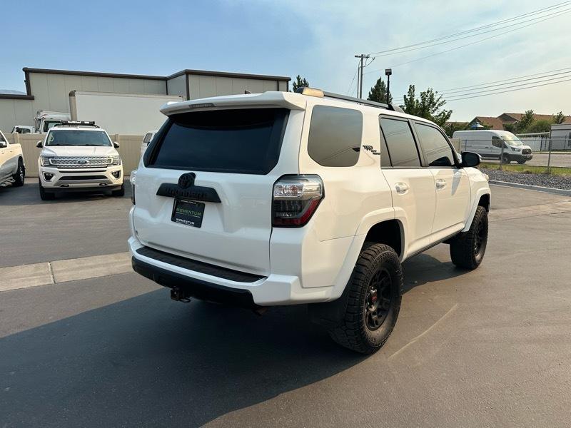 Toyota 4Runner SR5 4WD 2020