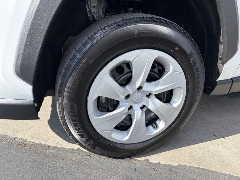 Toyota RAV4 LE AWD 2024