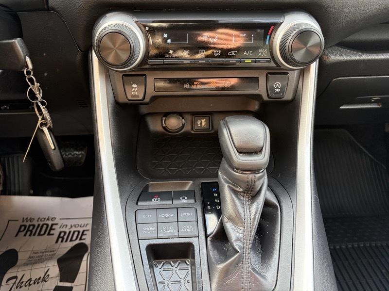 Toyota RAV4 LE AWD 2024
