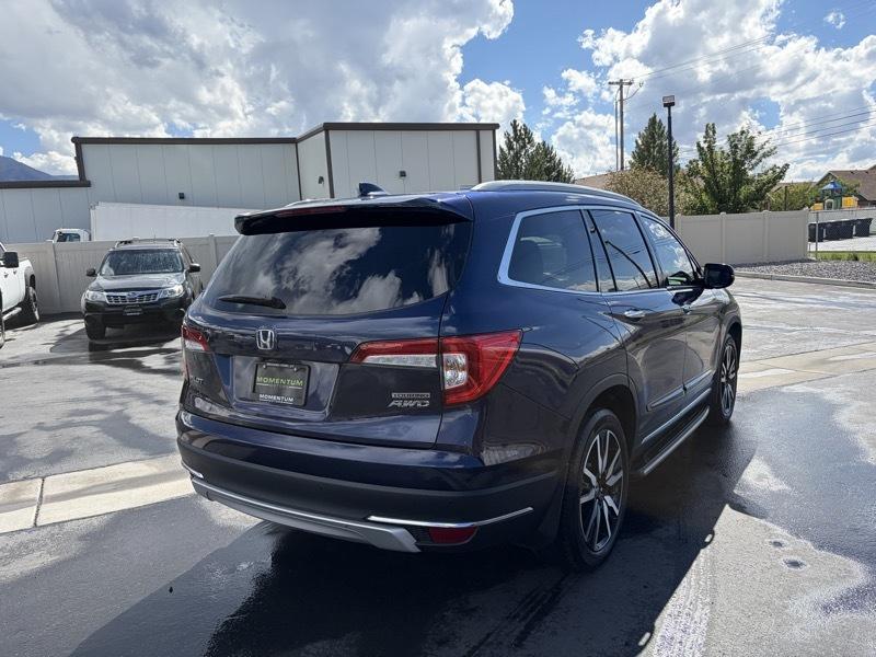 Honda Pilot Touring w/Rear Captain's Chairs AWD 2020