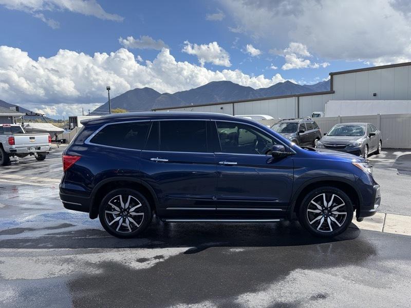 Honda Pilot Touring w/Rear Captain's Chairs AWD 2020