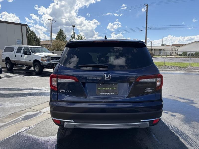 Honda Pilot Touring w/Rear Captain's Chairs AWD 2020