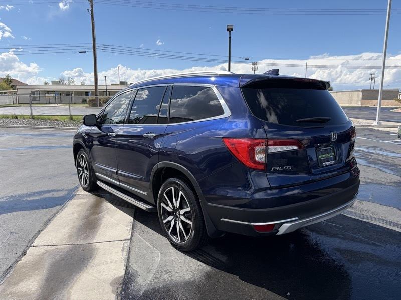 Honda Pilot Touring w/Rear Captain's Chairs AWD 2020