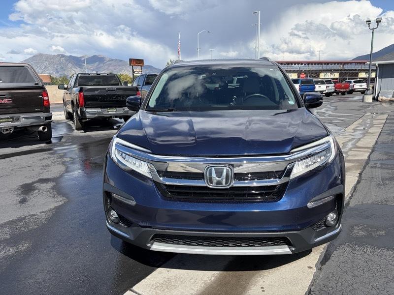 Honda Pilot Touring w/Rear Captain's Chairs AWD 2020