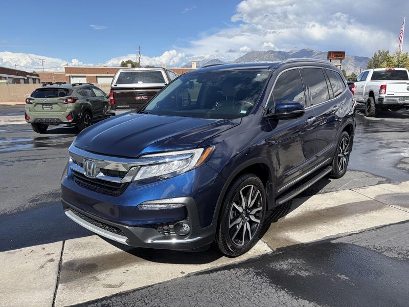 Honda Pilot Touring w/Rear Captain's Chairs AWD 2020