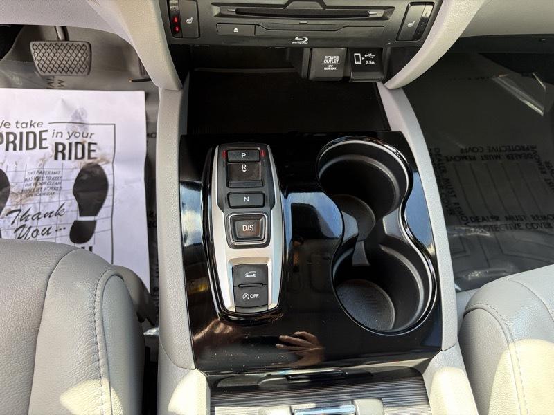 Honda Pilot Touring w/Rear Captain's Chairs AWD 2020