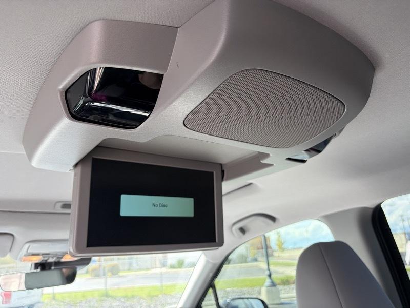 Honda Pilot Touring w/Rear Captain's Chairs AWD 2020